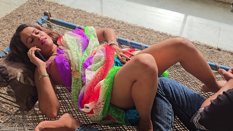 Madhu bhabhi 69: Cô vợ Ấn Độ ngoại tình với chồng và đụ với chàng trai...