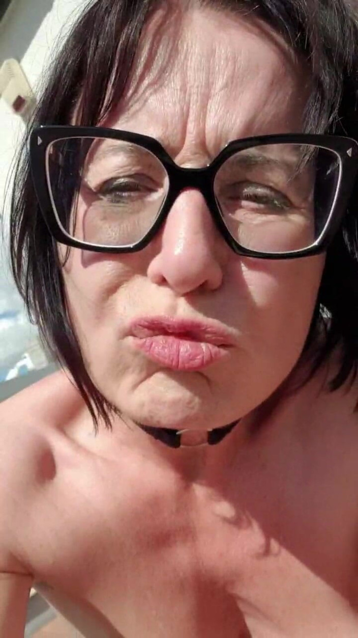 JulieEroticDress: Açık hava sıçrama