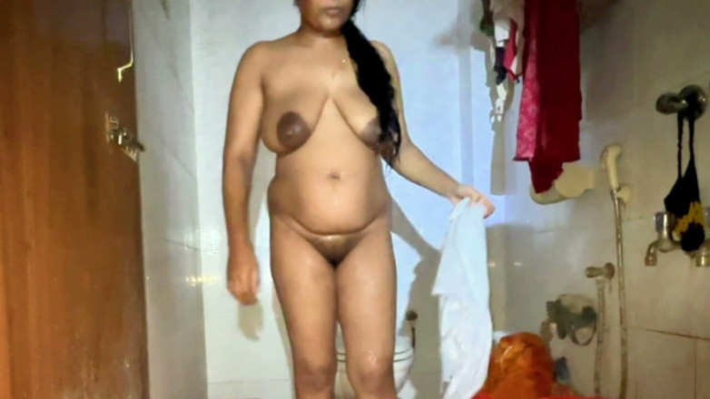 HOT_RUHI002: Desi sexy manželka ve sprše video