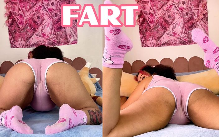 Cutiepiie Chubby: Zachte Domme laat een scheet in roze korte broek en...