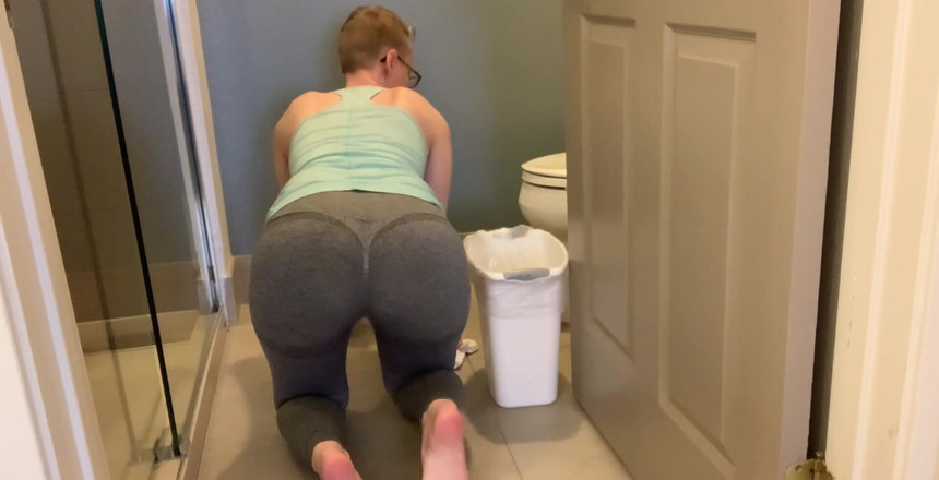 LeahWilde: Hanya Membersihkan Lantai