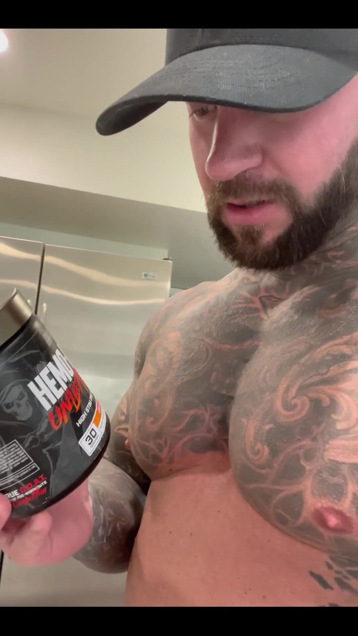 Jasons feet: I’m your super cocky personal trainer