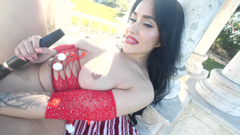 Stephanie Roberts: Danja angel lagi asik masturbasi di luar ruangan saat natal