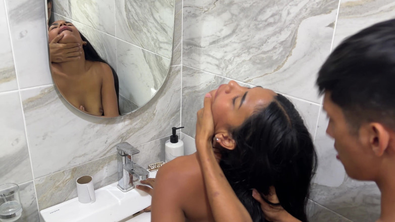 Erickandzoe: Cewek semok latina rambut cokelat suka banget dientot habis-habisan sama...