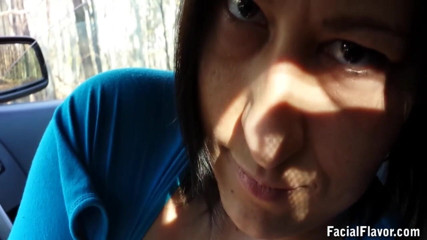 Facial flavor: Vollbusige MILf Nadia ist nur super schwanzlutscherin