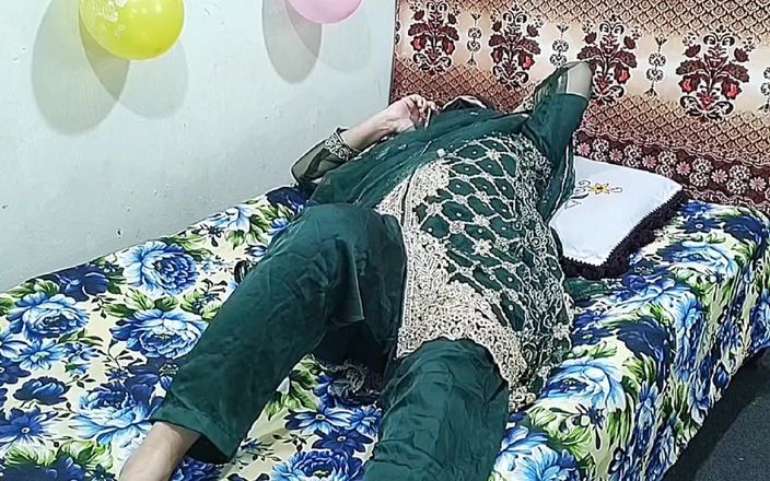 Pakistani CoupleX: India madrastra jugando con su hijastro culona madrastra hindi audio