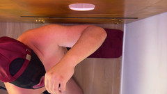 GLORYHOLEGAYS: On (18) to chce tvrdě - a dostane to v Gloryhole