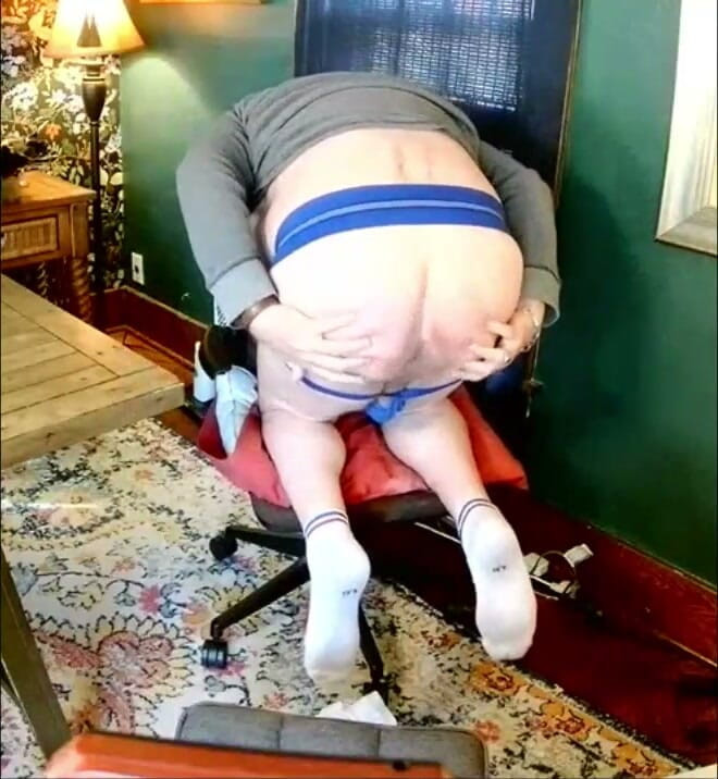beardaddychub: In culo con un amico che mi parla!