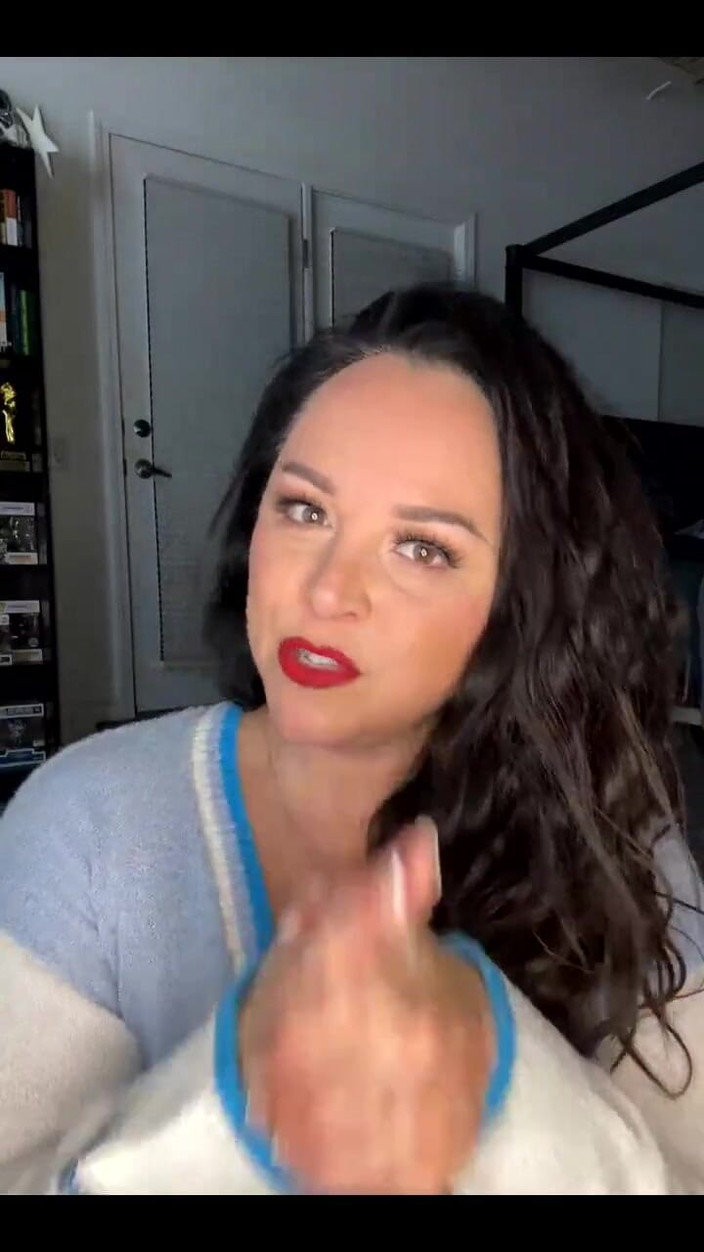 Amanda Thickk: Merhaba Dünya