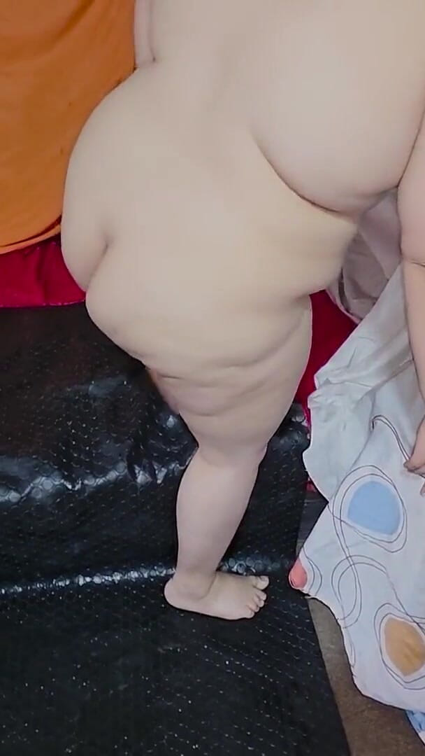 Sado Hentai: Dia memalukan saya, kencing di muka saya dan memukul dubur...