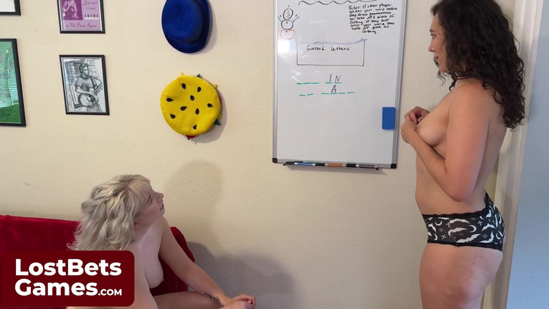 Lost Bets Games: O noapte picantă de joc cu o fată obraznică Word...