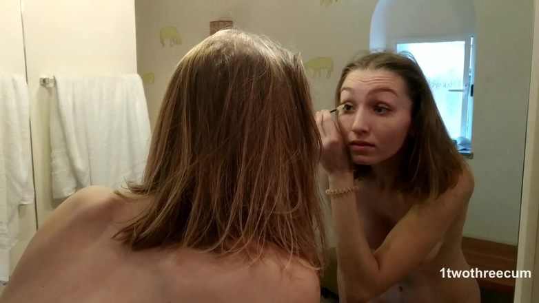 1twothreecum: Young wife gives blowjob in front of the mirror