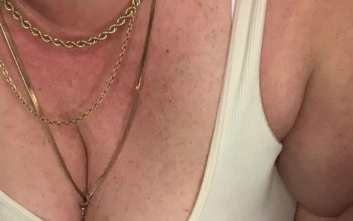 BlancaGirlBBW: Frumusețea smokey cu tocuri roșii