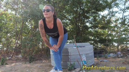 Pee Adventures: Mijando em seus jeans enquanto exercita ao ar livre