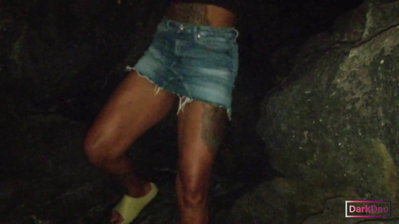 Dark Dea: A Kinky Slut Queen Dark Dea mija e fode um...