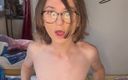 Kris Rose: Fată transsexuală obraznică se dezbracă și tachinează pentru tine