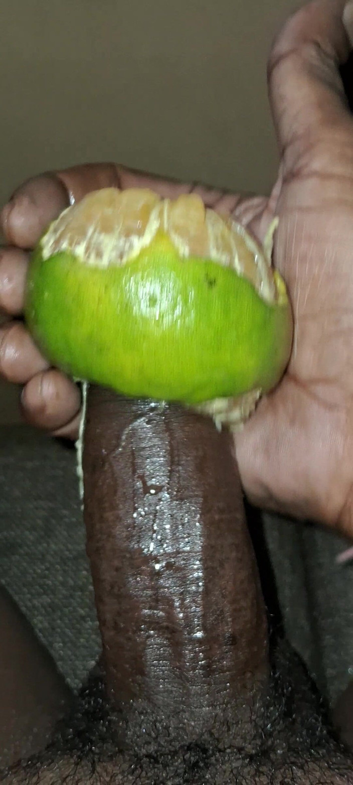 Maddymissile: Cewek sange ini memompa warna oranye sampai oranye