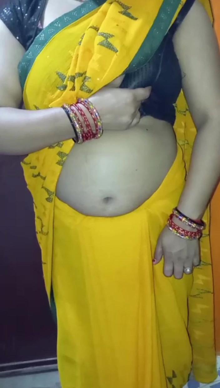 Manjushukla: Very Hot Girl Showing Her Cute Pussy.