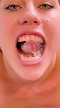 I Swallow 4 Liters of Pee and at the End I Swallow Cum with Gargle