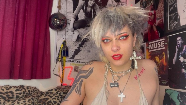Glitterqueen1999: Mund-tour, rotes lippenstift-goth-mädchen