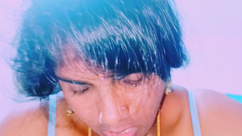 Telugu honey lips: Frumoasă bhabi, din păcate, se fute cu fratele vitreg telugu...