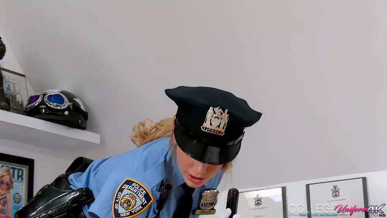 College Uniform: Cattivo Poliziotto Con Danielle Maye