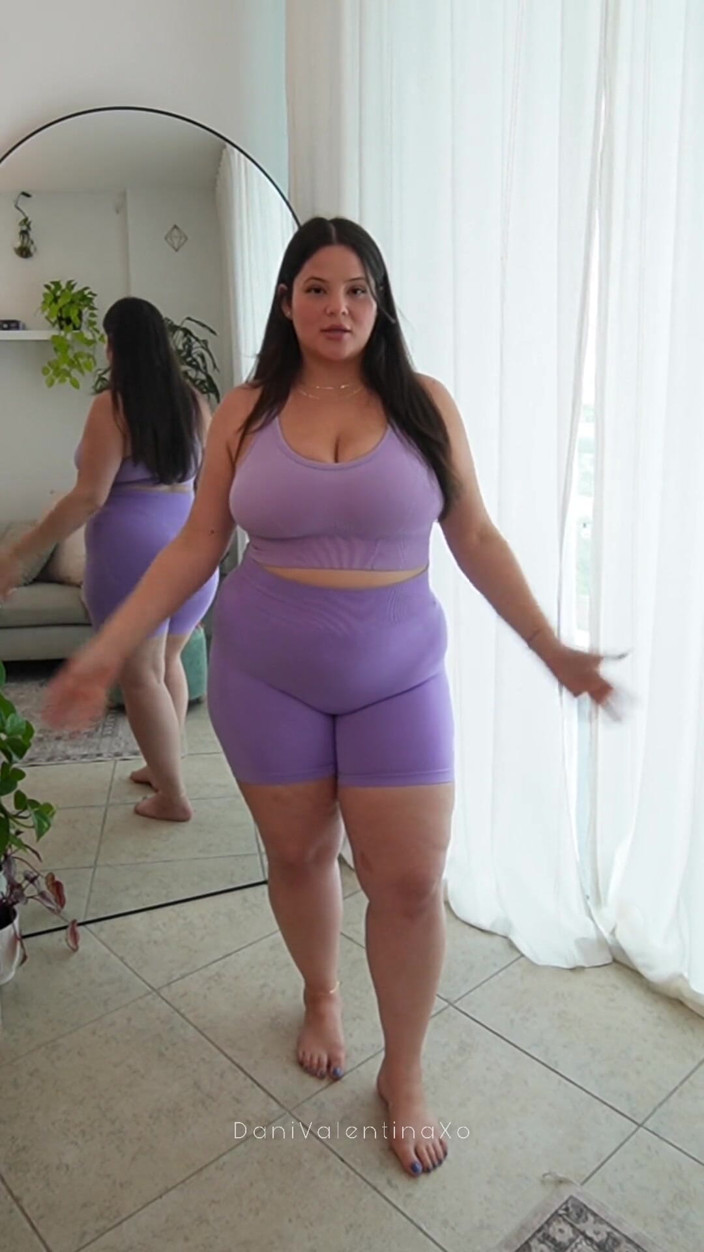Dani Valentina: Une BBW essaye le transport avec la pulpeuse Dani Valentina