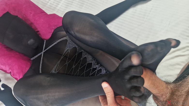 Nylon Xtreme: POV 埃琳娜·克拉克自慰尼龙灰色和黑色