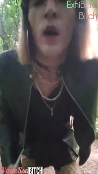 Được đề nghị cho cốt truyện, sự trêu chọc nhỏ trong rừng tưởng tượng của con điếm của cô ấy