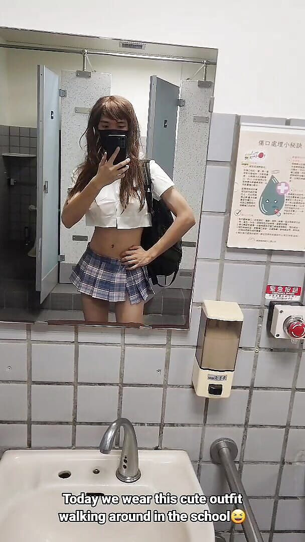 NotAFuta: College-reise teil 1 Exhibitionistin gina trägt auf dem college eine süße...