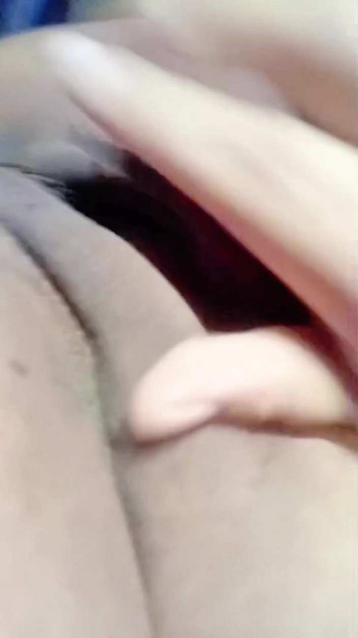 Sofixxx: 자지에 대한 욕망과 큰 가슴을 가진 통통한 소녀