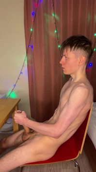 Het verbeelden van de beste vriend zorgt ervoor dat Twink harder ooit klaarkomt