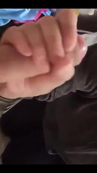 Söt MILF suger penis tills all mjölk kommer ut