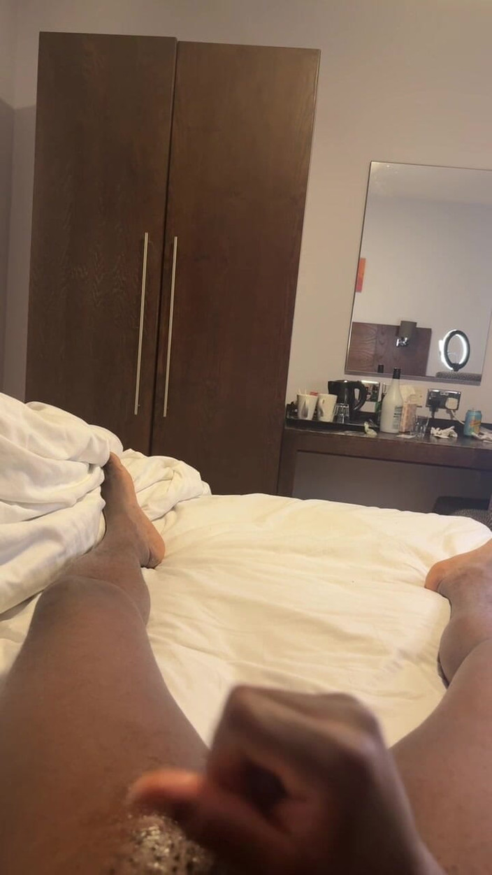 Nofaceguy09: Šukal jsem cizince v jejím hotelovém pokoji