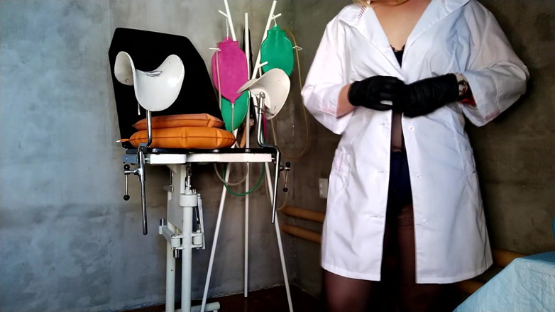 Elena: Russian chubby nurse milf and 800 ml urine