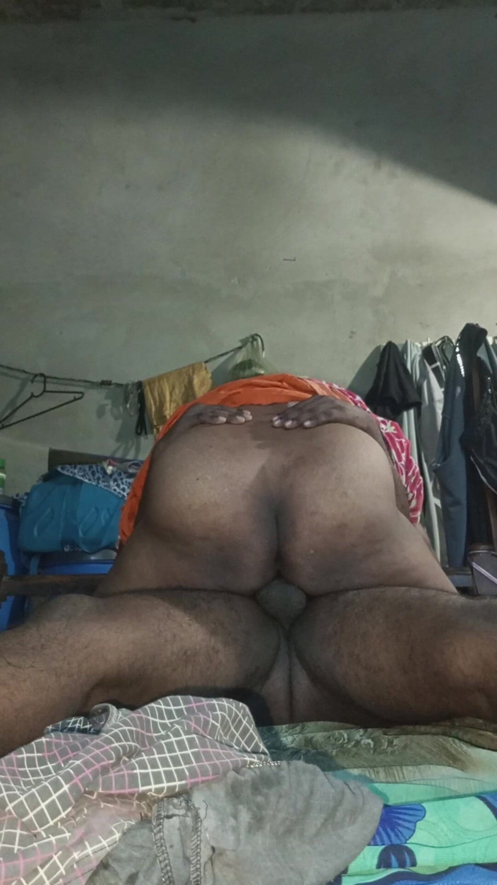 Auntixxx69: Uwielbiam pieprzyć moją ciocię nago, jej piersi są bardzo piękne...