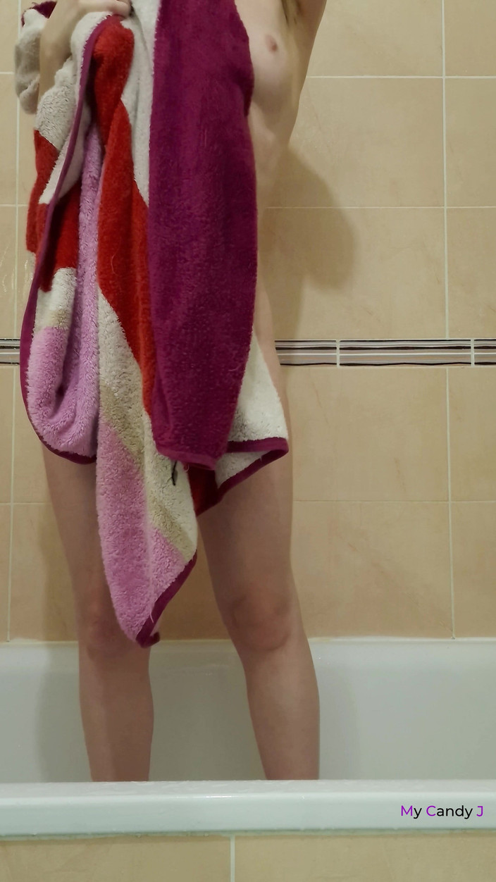 MyCandyJ: Vieni a fare una doccia calda con me quando sono...