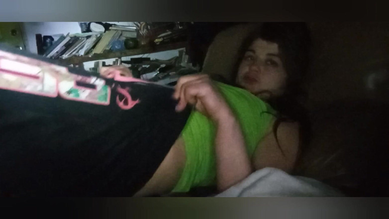 Freakshowsuckerr: Tired Teen Relieves the Tension