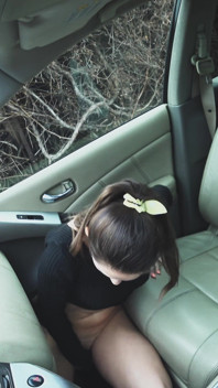 Serina Gomez Agonia di squirting pisciare nella mia auto