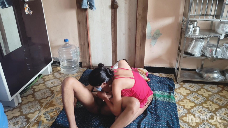 Desishycouple: Shivani Bhabhi Sex v růžových bikinách. Část 1