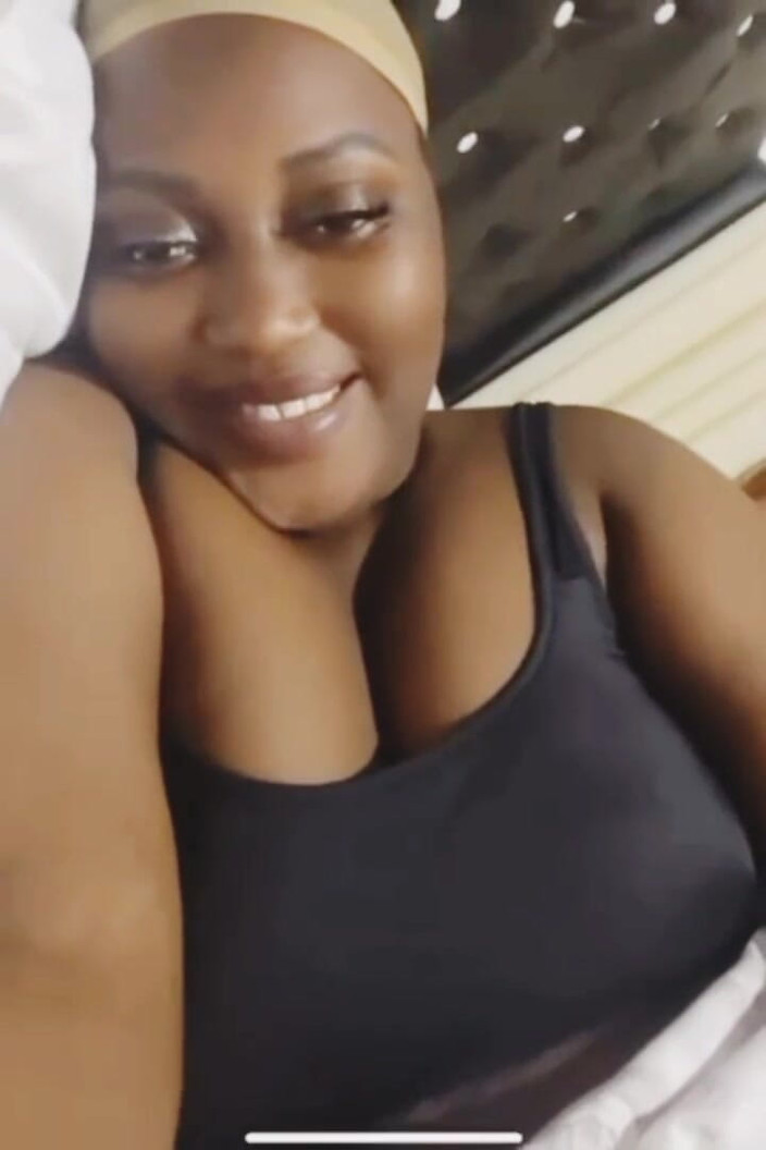 Me and my new slut: Tlustá ebenová holka má velkou tlustou kundičku a masturbuje