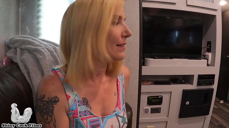 Jane Cane: Stepson catfishes stepmom on tinder