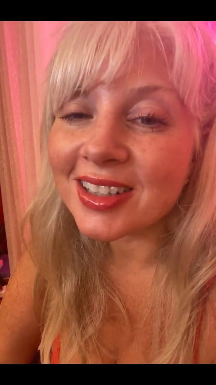 PaintedRose Taboo Femdom Fetish MILF: Çok ateşli bts filmday Salı rosto ama bir tükürme değil....