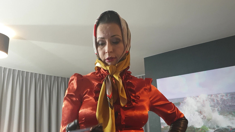Wanilianna: A Lady in Stockings and Silky Headscarf
