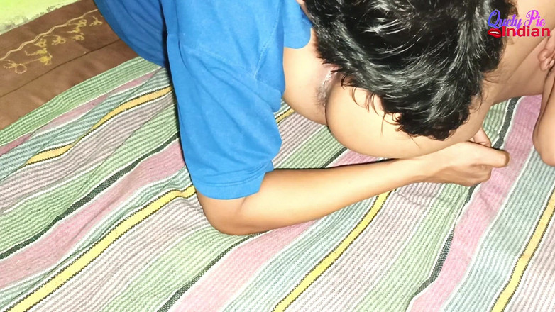 Sir: 18 yaşındaki öğrenci gerçek desi bakire genç Hintli kız ilk kez...