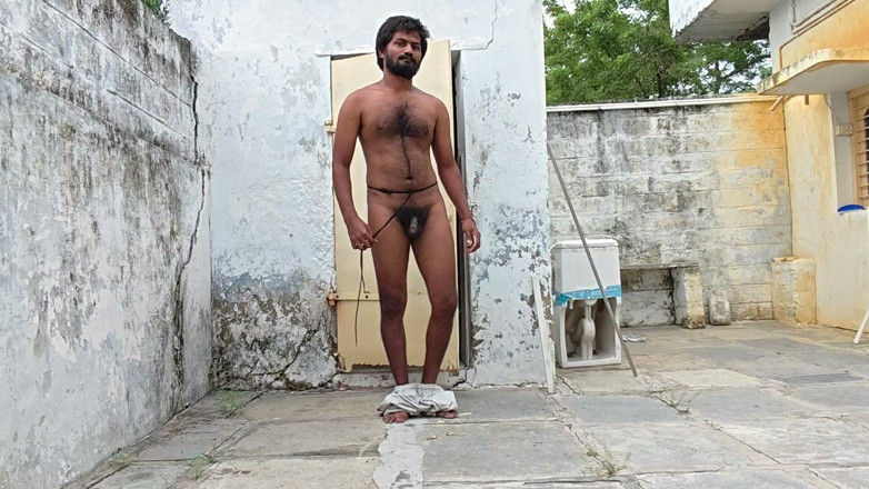 KUMBHA MANOJ KUMAR: Spălând baia din satul Xhard