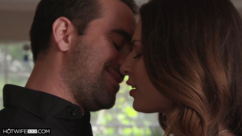 New Sensations: Kamryn abia îl poate conține