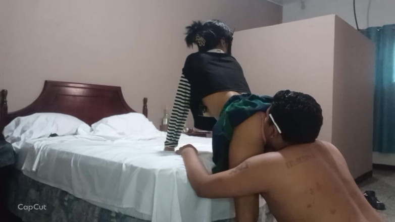 Sofixxx: Pequeña latina universitaria tienta a maestra con baile sensual después...