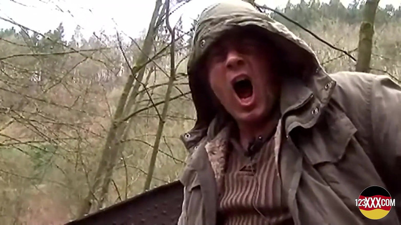 123XXX - Fucked Amateurs in Germany!: Śliczna brunetka nie ma nic przeciwko ssaniu i ruchaniu się...