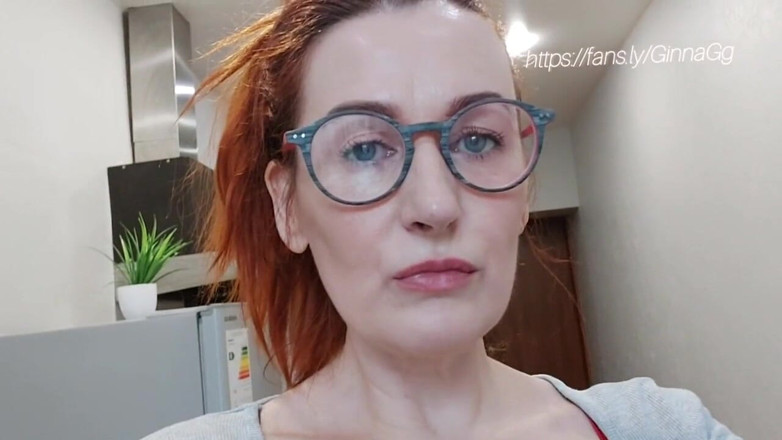 GinnaGg: Pencere kenarında amcığıma dokunuyorum ve başka bir pencereden karşımda biri...